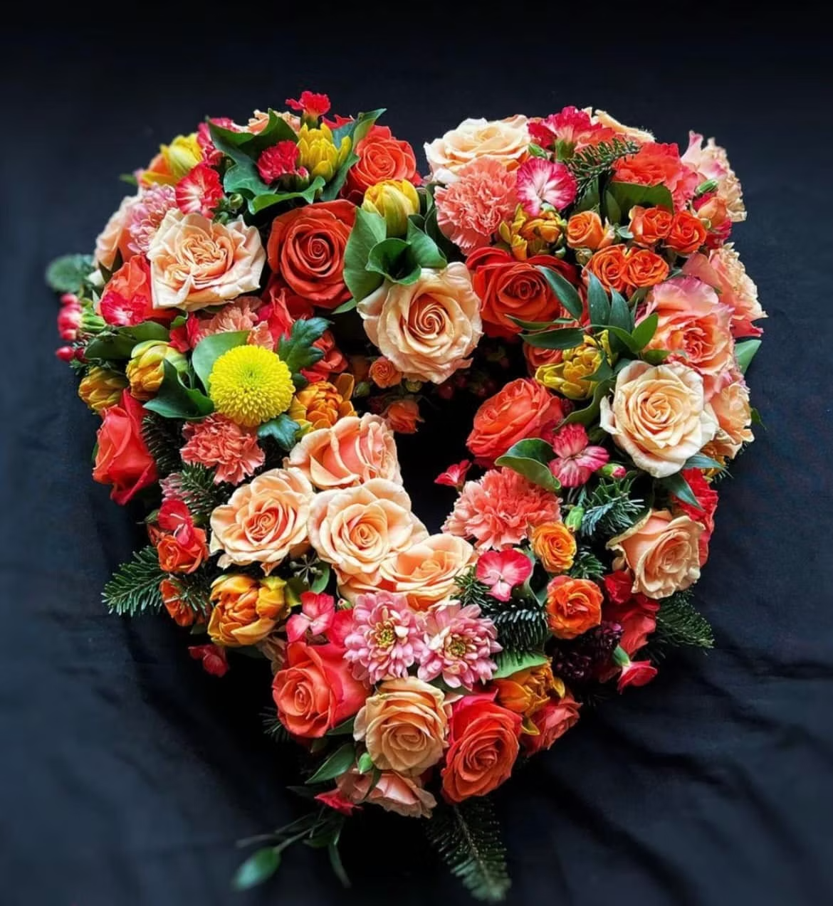 dernier hommage coeur composition florale funérailles